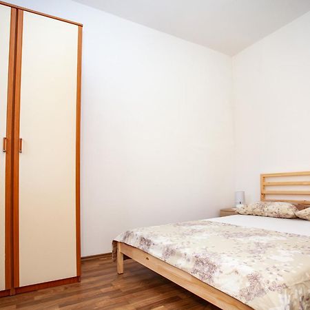 Ap Punta Next To Sandy Beach, Apartment With Garden Omiš Exterior foto
