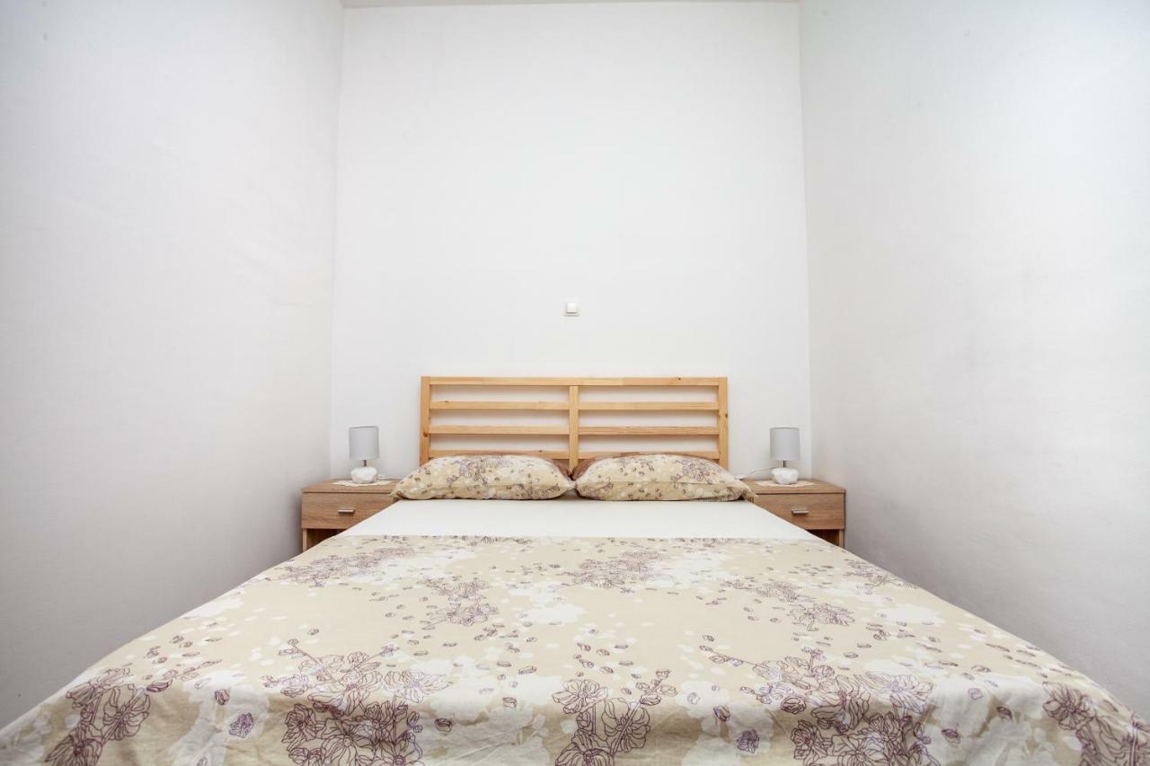 Ap Punta Next To Sandy Beach, Apartment With Garden Omiš Exterior foto