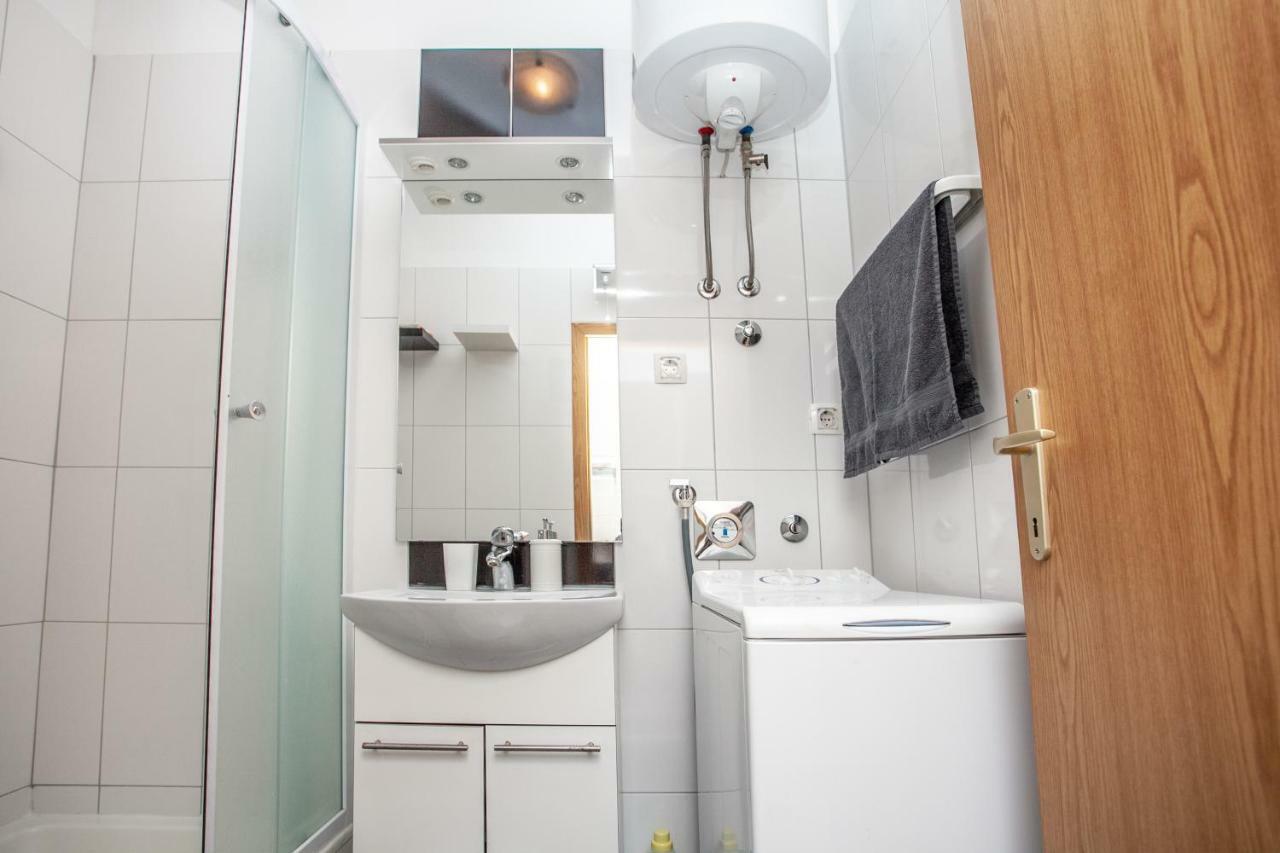 Ap Punta Next To Sandy Beach, Apartment With Garden Omiš Exterior foto