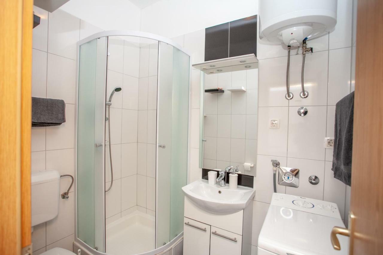 Ap Punta Next To Sandy Beach, Apartment With Garden Omiš Exterior foto