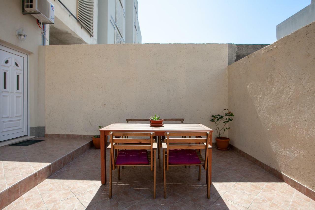 Ap Punta Next To Sandy Beach, Apartment With Garden Omiš Exterior foto